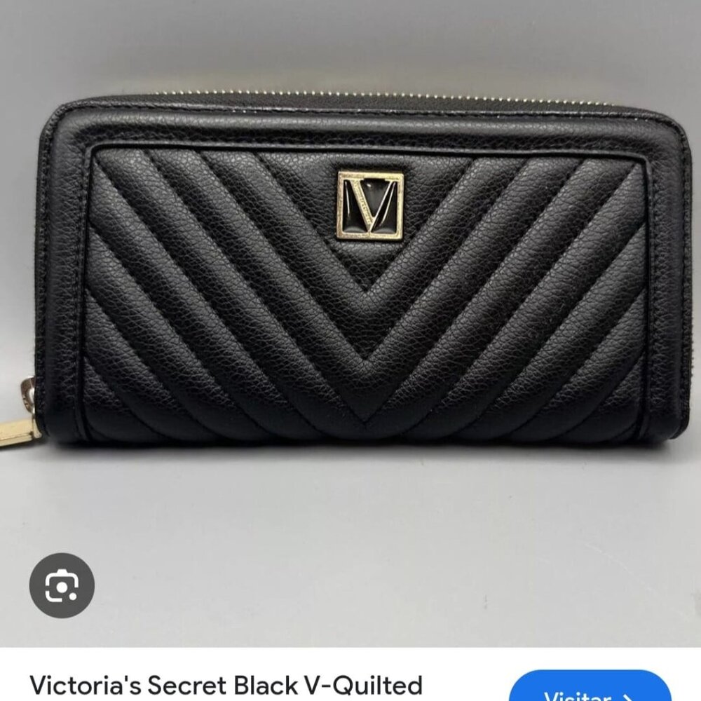 Victoria's Secret Black V- Quilted large Signature Zip Around card....